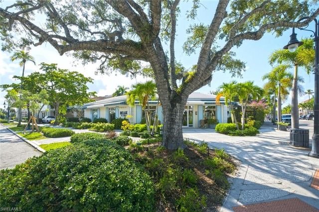 940 3rd ST S 201, Naples, FL 34102