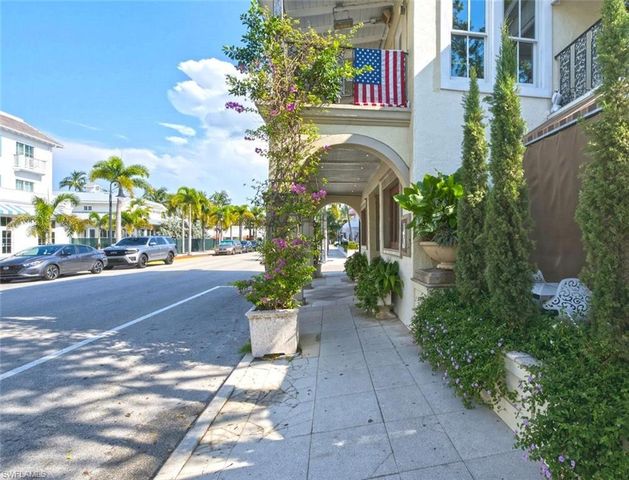 940 3rd ST S 201, Naples, FL 34102