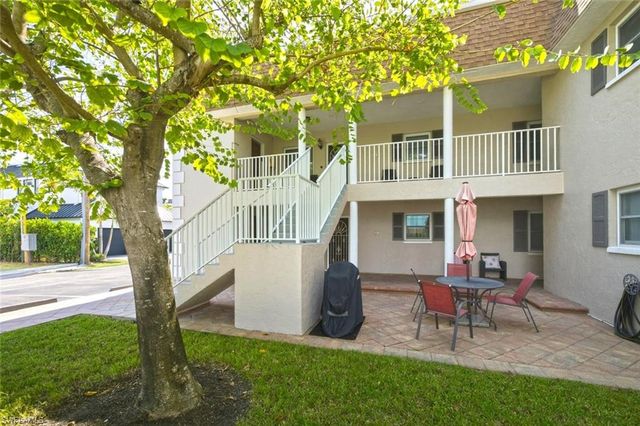 940 3rd ST S 201, Naples, FL 34102