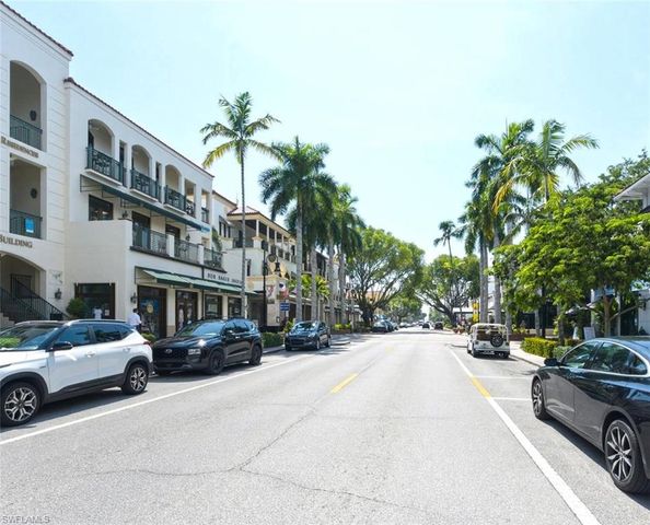 940 3rd ST S 201, Naples, FL 34102
