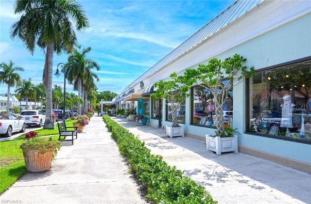 940 3rd ST S 201, Naples, FL 34102
