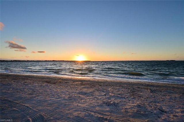 940 3rd ST S 201, Naples, FL 34102