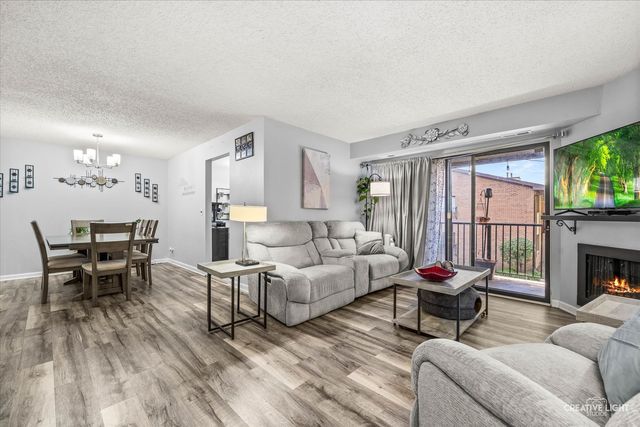 2220 Wharf Drive 1906, Woodridge, IL 60517