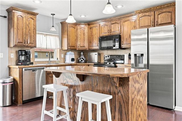 407 NE 192nd Terrace, Smithville, MO 64089