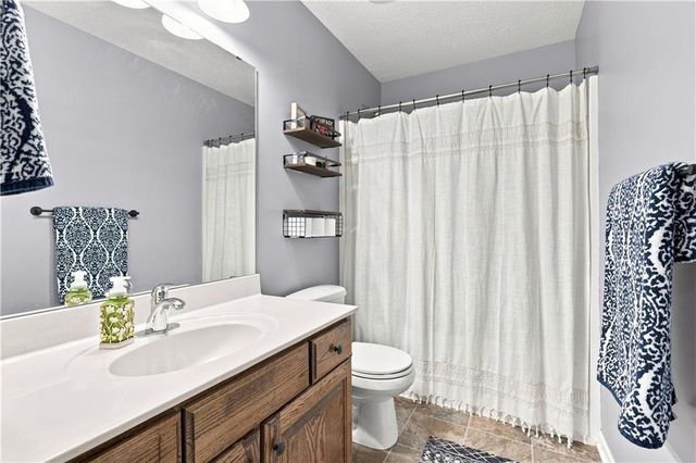 407 NE 192nd Terrace, Smithville, MO 64089