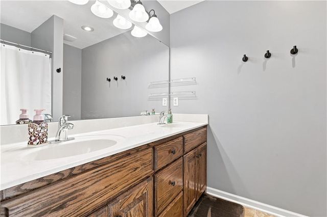 407 NE 192nd Terrace, Smithville, MO 64089