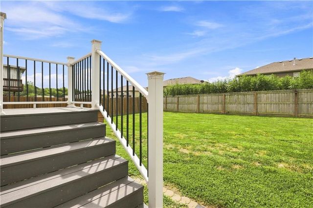 407 NE 192nd Terrace, Smithville, MO 64089