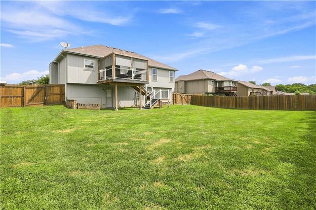 407 NE 192nd Terrace, Smithville, MO 64089