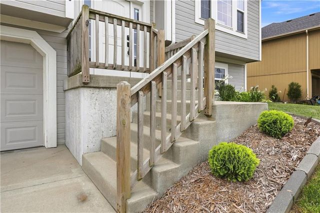 407 NE 192nd Terrace, Smithville, MO 64089