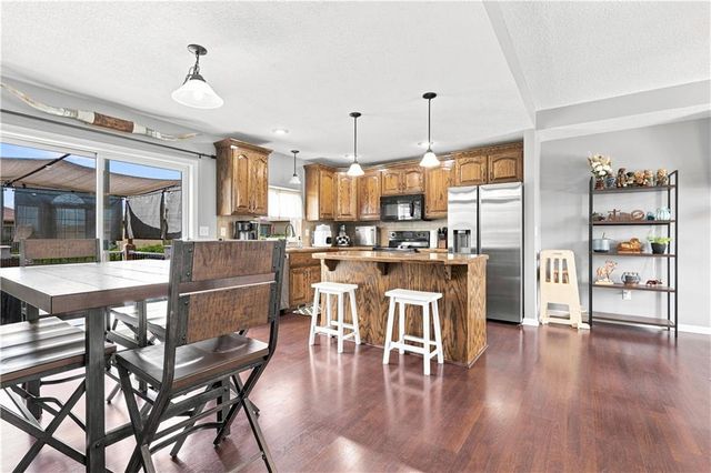 407 NE 192nd Terrace, Smithville, MO 64089