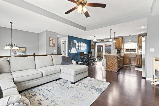 407 NE 192nd Terrace, Smithville, MO 64089