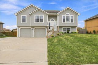 407 NE 192nd Terrace, Smithville, MO 64089