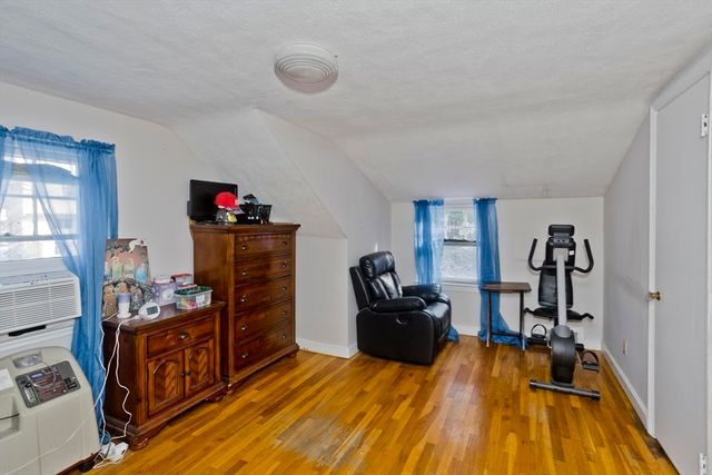 647 Plumtree Rd, Springfield, MA 01118