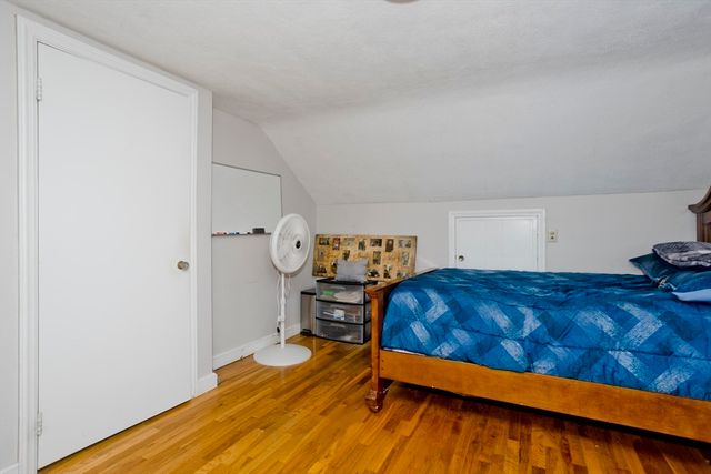 647 Plumtree Rd, Springfield, MA 01118