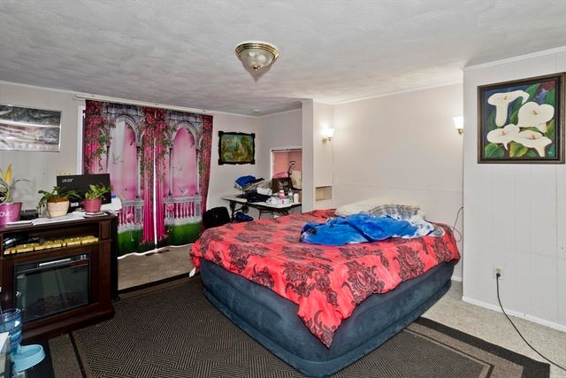 647 Plumtree Rd, Springfield, MA 01118