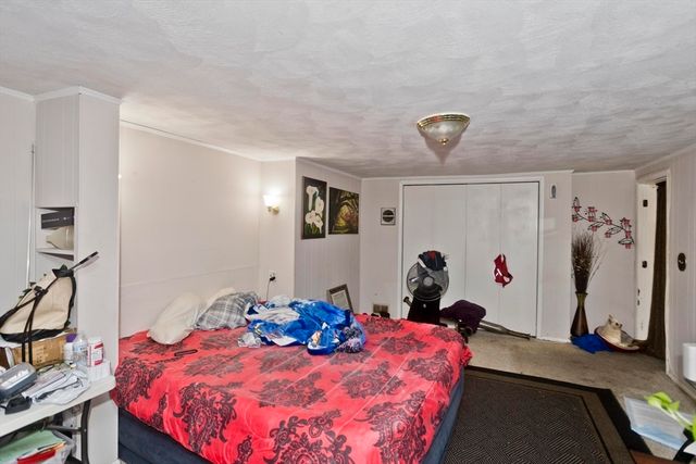 647 Plumtree Rd, Springfield, MA 01118