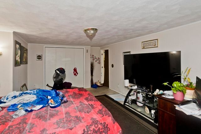 647 Plumtree Rd, Springfield, MA 01118