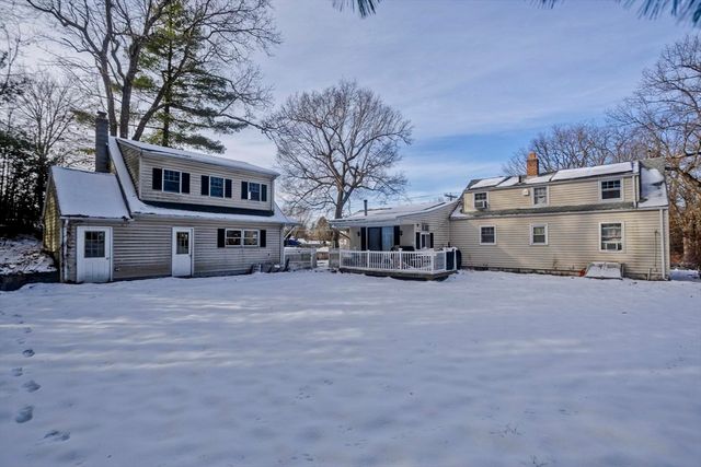 647 Plumtree Rd, Springfield, MA 01118