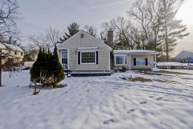 647 Plumtree Rd, Springfield, MA 01118
