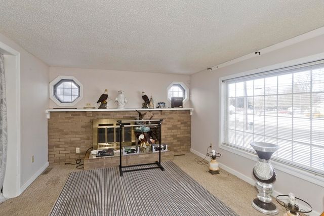 647 Plumtree Rd, Springfield, MA 01118