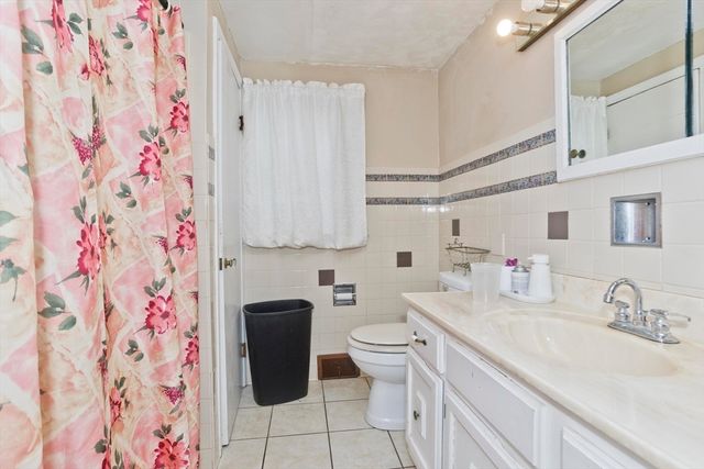 647 Plumtree Rd, Springfield, MA 01118