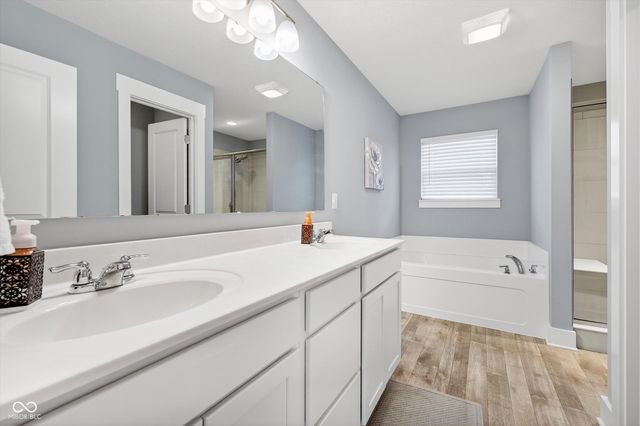 1900 Doncaster Drive, Avon, IN 46123