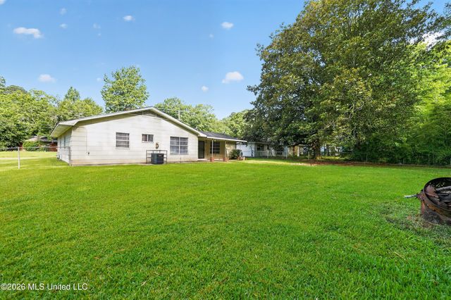 3024 Longwood Drive, Jackson, MS 39212