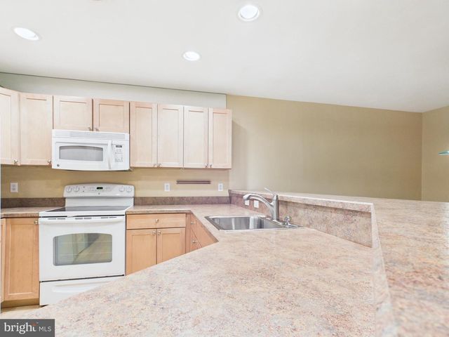 1919 DEERFIELD DR, Dover, PA 17315