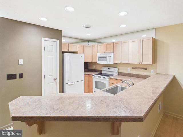 1919 DEERFIELD DR, Dover, PA 17315