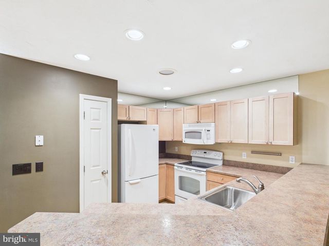 1919 DEERFIELD DR, Dover, PA 17315