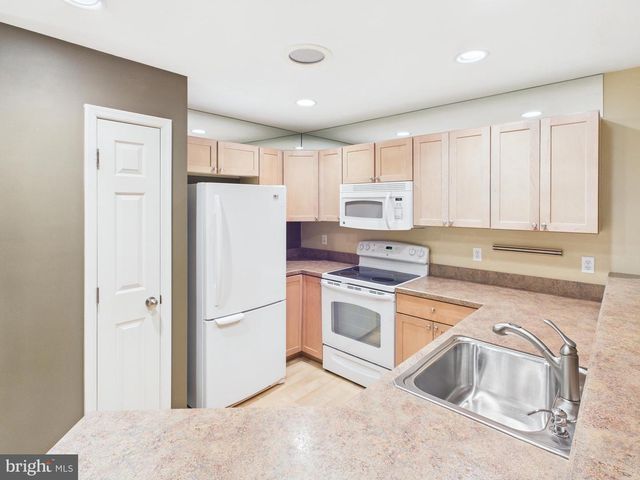 1919 DEERFIELD DR, Dover, PA 17315