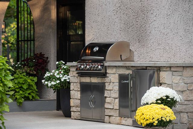 353 Riders Trail, Ada, MI 49301