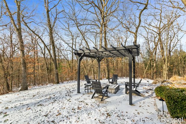 353 Riders Trail, Ada, MI 49301