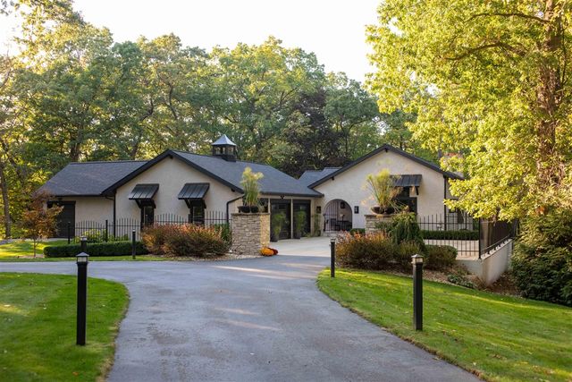 353 Riders Trail, Ada, MI 49301