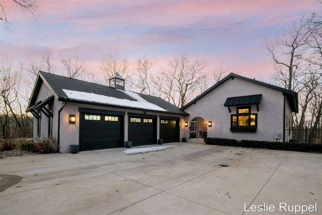 353 Riders Trail, Ada, MI 49301