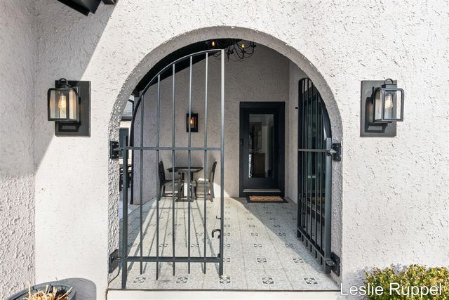 353 Riders Trail, Ada, MI 49301