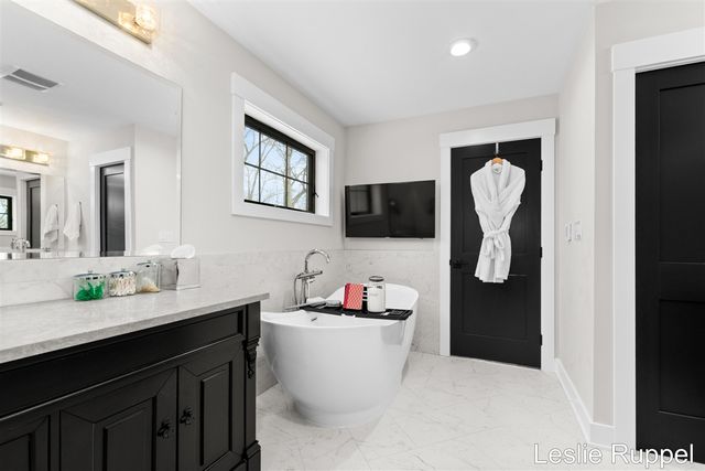 353 Riders Trail, Ada, MI 49301