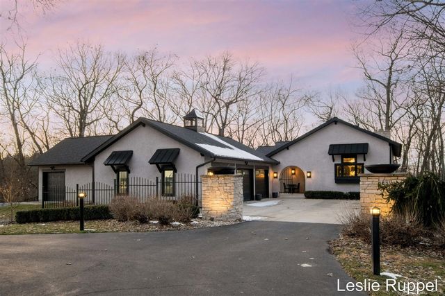 353 Riders Trail, Ada, MI 49301