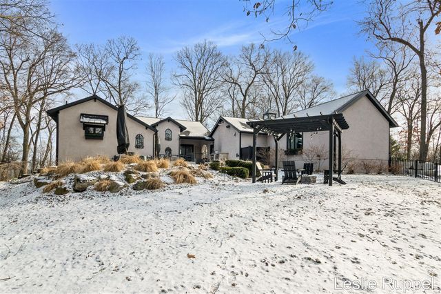 353 Riders Trail, Ada, MI 49301