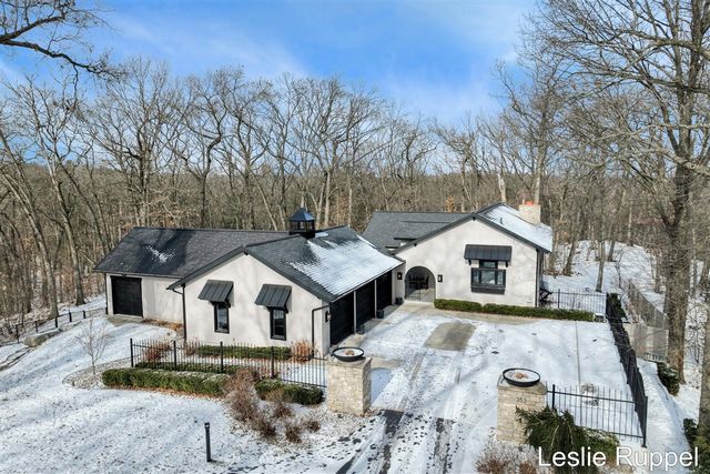 353 Riders Trail, Ada, MI 49301