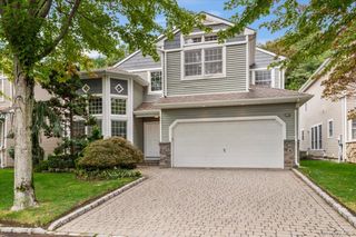 134 Sagamore Drive, Plainview, NY 11803