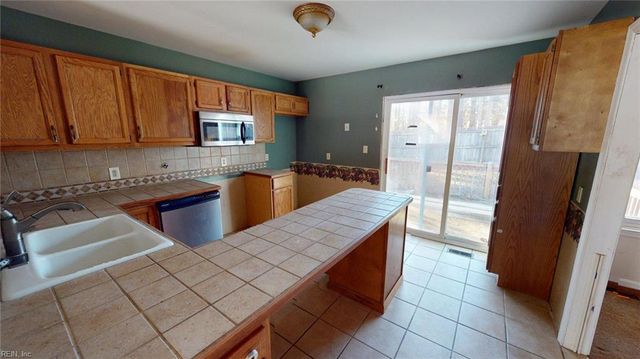 7648 Crestview DR, Toano, VA 23168