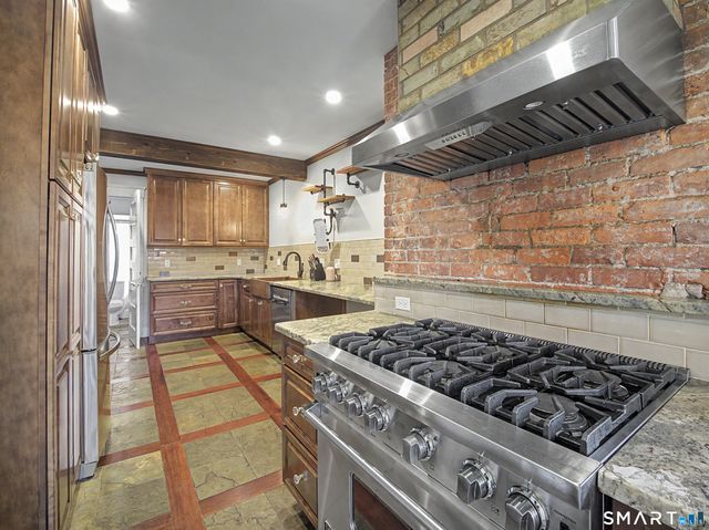 18 Rimmon Road, Woodbridge, CT 06525