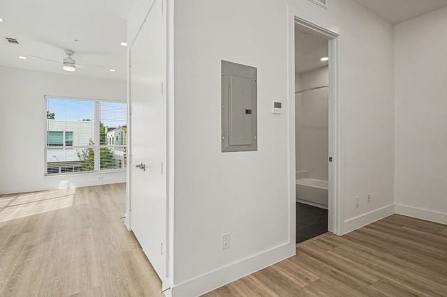 2217 N Fitzhugh Avenue 205, Dallas, TX 75204