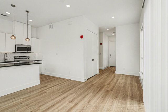 2217 N Fitzhugh Avenue 205, Dallas, TX 75204