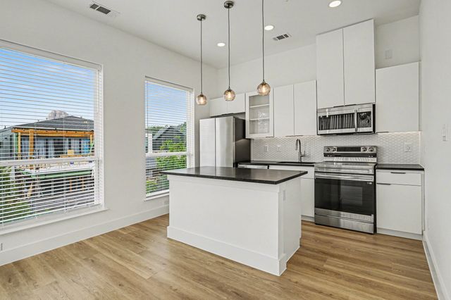 2217 N Fitzhugh Avenue 205, Dallas, TX 75204
