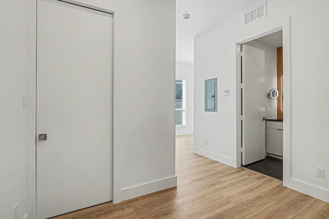 2217 N Fitzhugh Avenue 205, Dallas, TX 75204