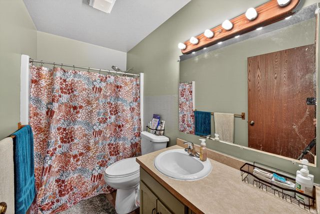 53601 Hyde Park Drive, Bristol, IN 46507