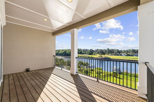 464 West Palm Dr., Myrtle Beach, SC 29579