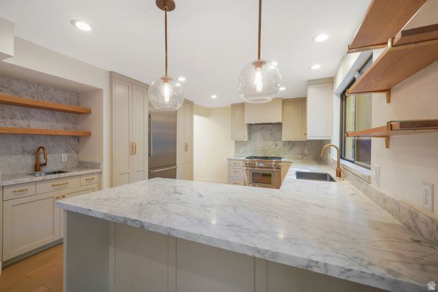 2882 E HEATHER CIR, Holladay, UT 84117